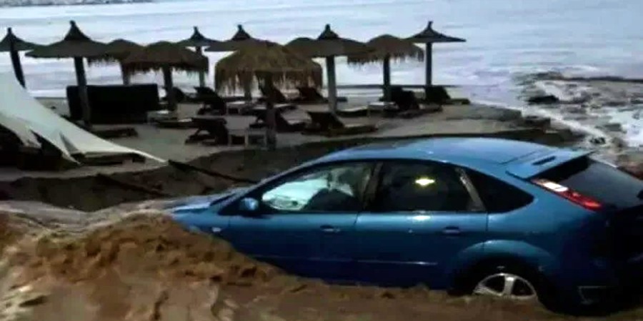 Κακοκαιρία στην Ελλάδα: Πλημμύρισαν σπίτια και ξενοδοχεία στη Θάσο - Παρασύρθηκαν αυτοκίνητα από τα ορμητικά νερά