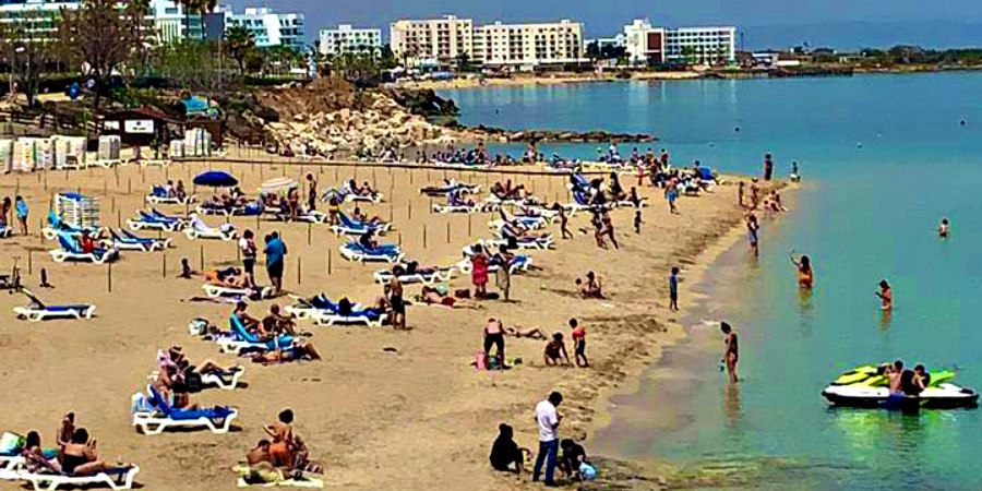 ΚΥΠΡΟΣ: Γέμισαν τις παραλίες... Απριλιάτικα οι Κύπριοι -ΦΩΤΟΓΡΑΦΙΑ 