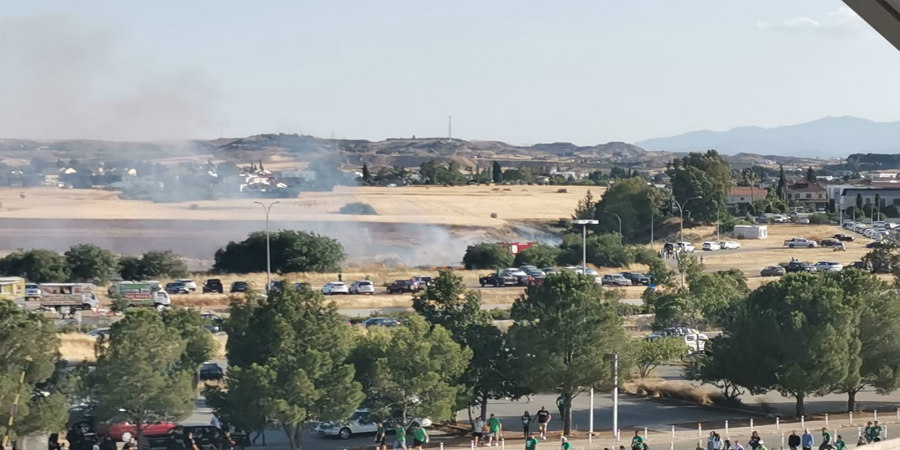 Εστίες φωτιάς έξω από το ΓΣΠ - Στο σημείο πυροσβεστικά οχήματα - Δείτε βίντεο 