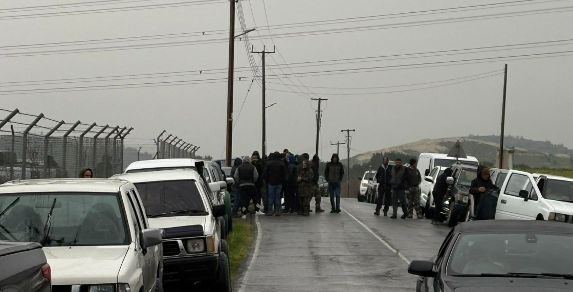 Δεν υποχωρούν οι κτηνοτρόφοι: Συνεχίζουν τις κινητοποιήσεις και το κλείσιμο δρόμων «μέχρι να βρεθεί λύση»