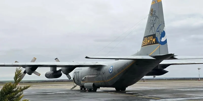 Video: Στη Θεσσαλονίκη το C-130 με τις σορούς των επτά οπαδών του ΠΑΟΚ που σκοτώθηκαν στη Ρουμανία 