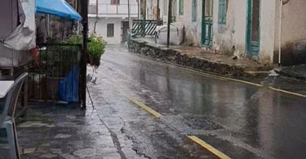 Video: Δεκαπενταύγουστος με... ανοιχτούς ουρανούς – Έντονη βροχόπτωση σε διάφορες περιοχές 