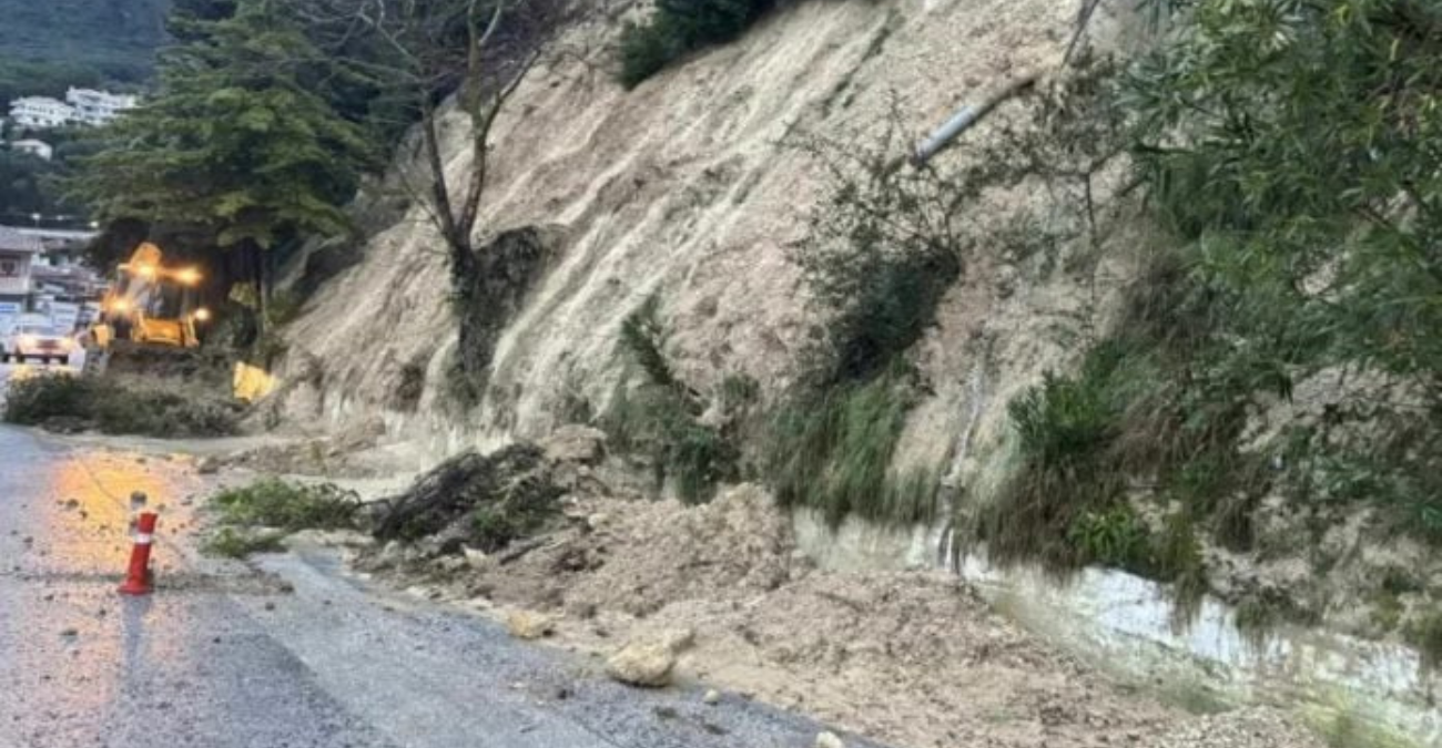 Συναγερμός στο οδικό δίκτυο: Κατολισθήσεις σε διάφορα σημεία - Ποιες περιοχές επηρεάζονται – Τι πρέπει να προσέχουν οι οδηγοί
