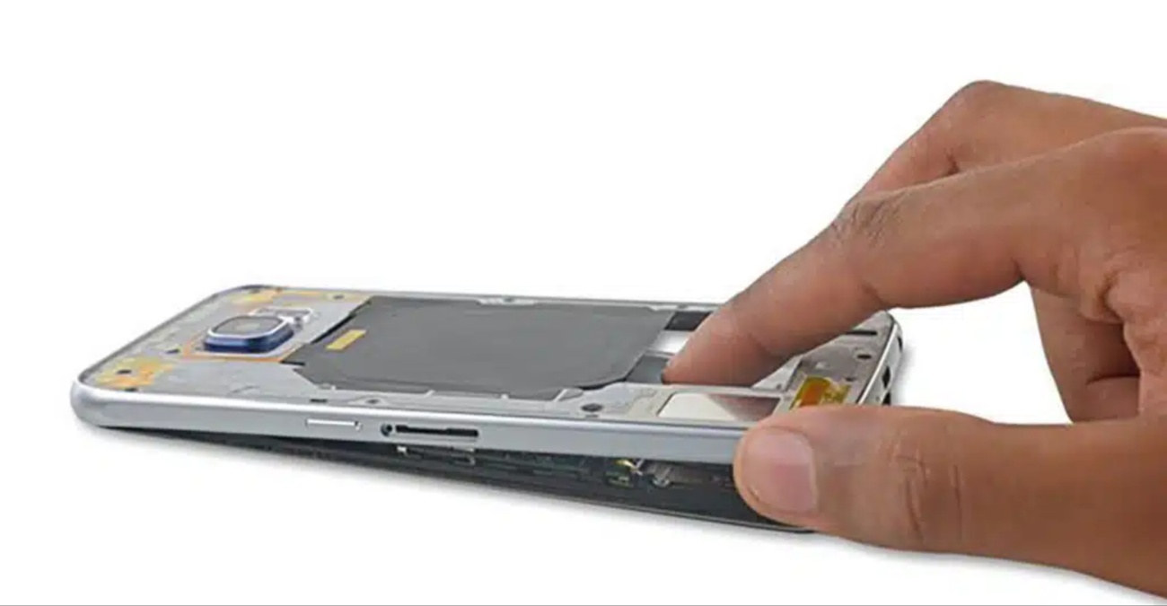 Επανέρχονται οι αφαιρούμενες μπαταρίες στα κινητά αλλά θα σου χαλάσουν τη νοσταλγία