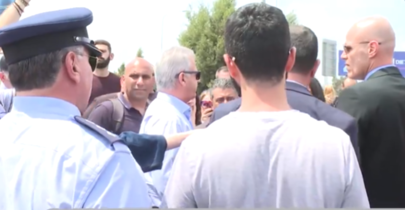 Στη Ριζοελιά ο Υπουργός Δικαιοσύνης: Αντιμέτωπος με οργισμένους κτηνοτρόφους - Δείτε βίντεο από το σημείο