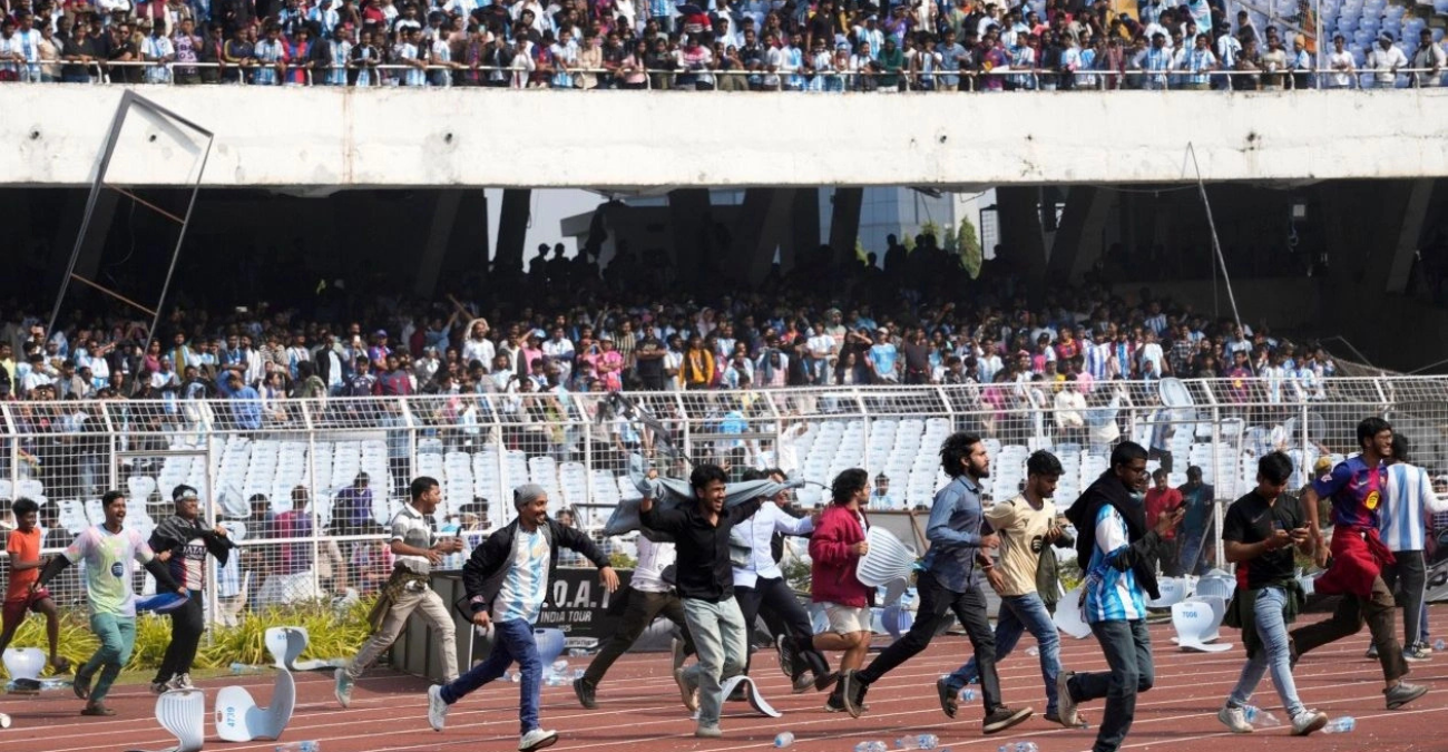 Ινδία: Οπαδοί πλήρωσαν πανάκριβο εισιτήριο για να δουν... μισή ώρα Μέσι και «έσπασαν» το γήπεδο