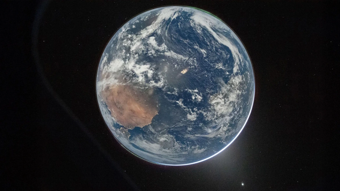 Εντυπωσιακές εικόνες της Γης από την αποστολή Artemis II καθ’ οδόν προς τη Σελήνη: «Μας καθήλωσε η θέα του πλανήτη από το Διάστημα»