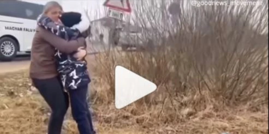 Βίντεο από Ουκρανία: Η συγκινητική επανένωση μιας μητέρας με τα παιδιά της με τη βοήθεια μιας άγνωστης γυναίκας