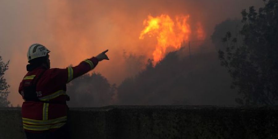 Πυρκαγιές στην Πορτογαλία: Περίπου 1.400 άνθρωποι απομακρύνονται εσπευσμένα από τις εστίες τους
