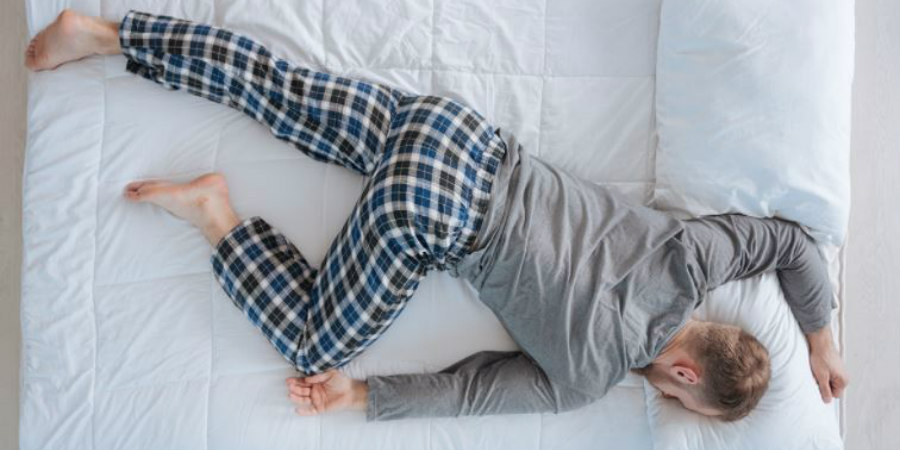 Μπρούμυτα, ανάσκελα ή στο πλάι: Ποια είναι η καλύτερη στάση ύπνου