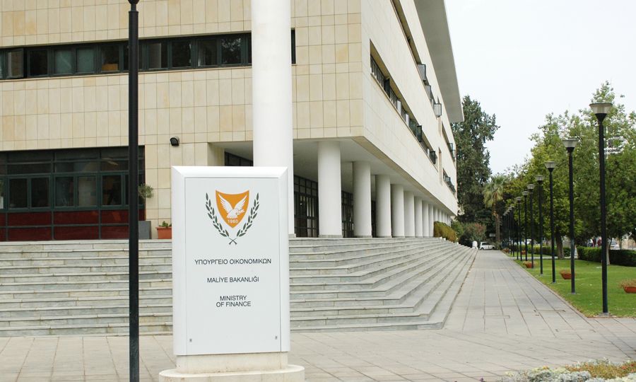 Πώς απαντά το Υπουργείο Οικονομικών στη διαμαρτυρία των ωρομίσθιων 
