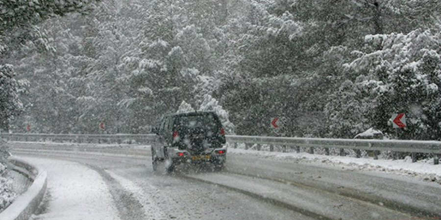 Επικίνδυνοι οι δρόμοι στα ορεινά λόγω χιονόπτωσης και πτώσης πετρών - Η έκκληση της Αστυνομίας προς τους οδηγούς