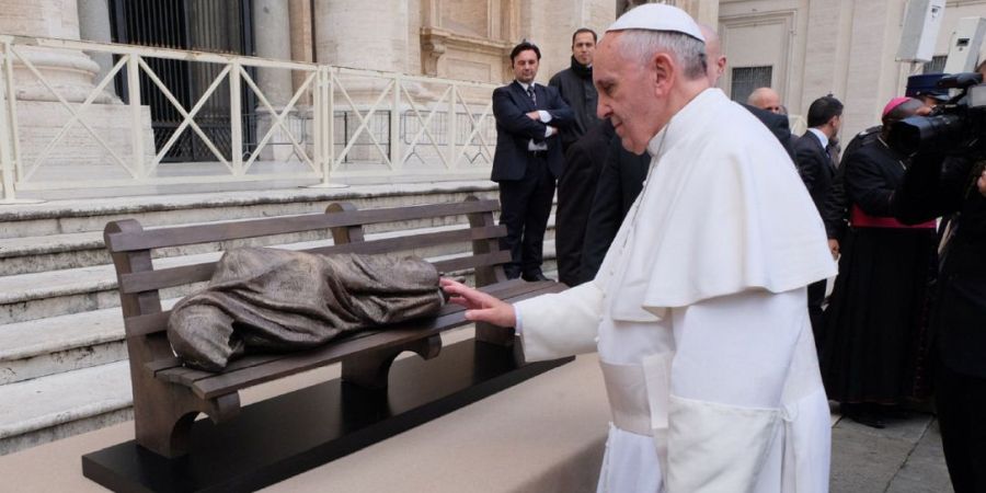 Ο πάπας έκανε χριστουγεννιάτικο δώρο στους άστεγους της Ρώμης μια νέα κλινική στο Βατικανό