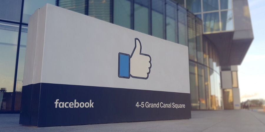 Facebook: Η οικογένεια που τα βάζει με τον βασιλιά των κοινωνικών δικτύων