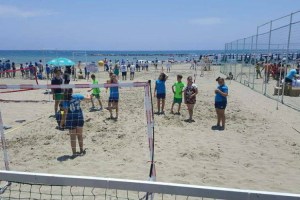 Οι αναπτυξιακές ηλικίες παίζουν Beach Handball (Πρόγραμμα)