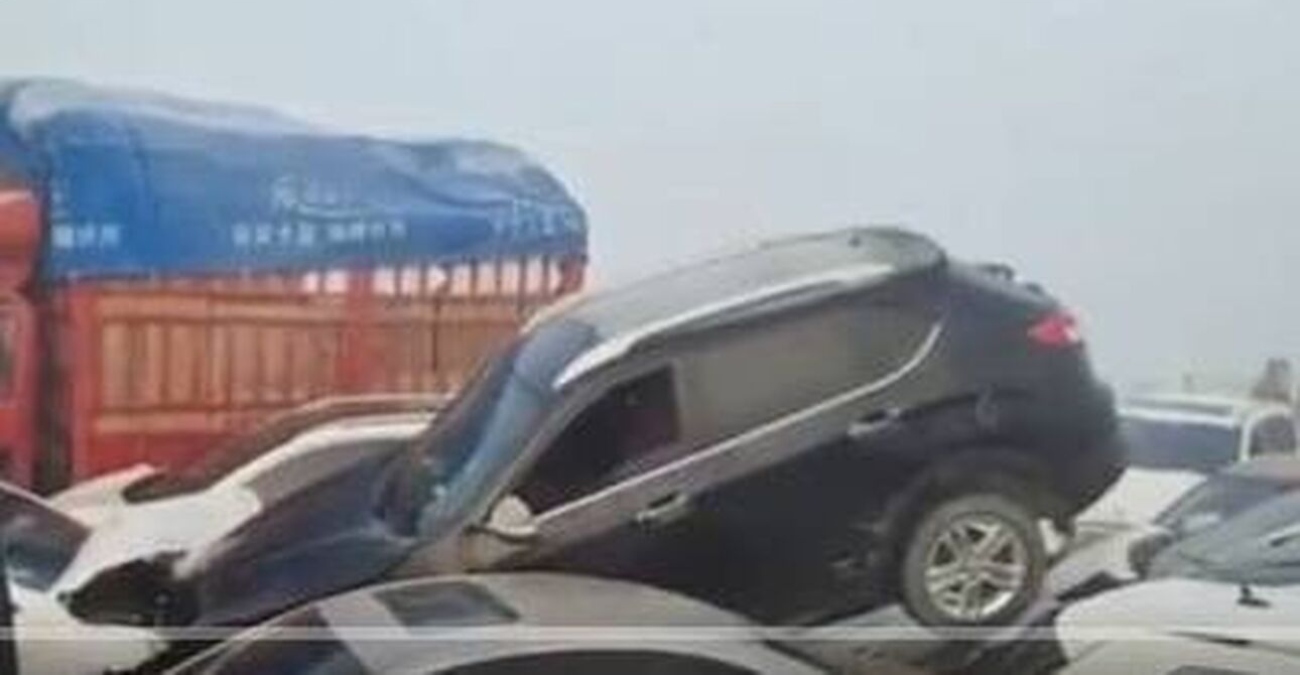 Απίστευτη καραμπόλα 200 οχημάτων στην Κίνα: Ένας νεκρός και ζημιές σε δεκάδες αυτοκίνητα