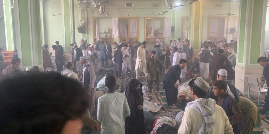 Μακελειό στο Αφγανιστάν: Δεκάδες νεκροί από έκρηξη σε τζαμί στην Κανταχάρ - BINTEO
