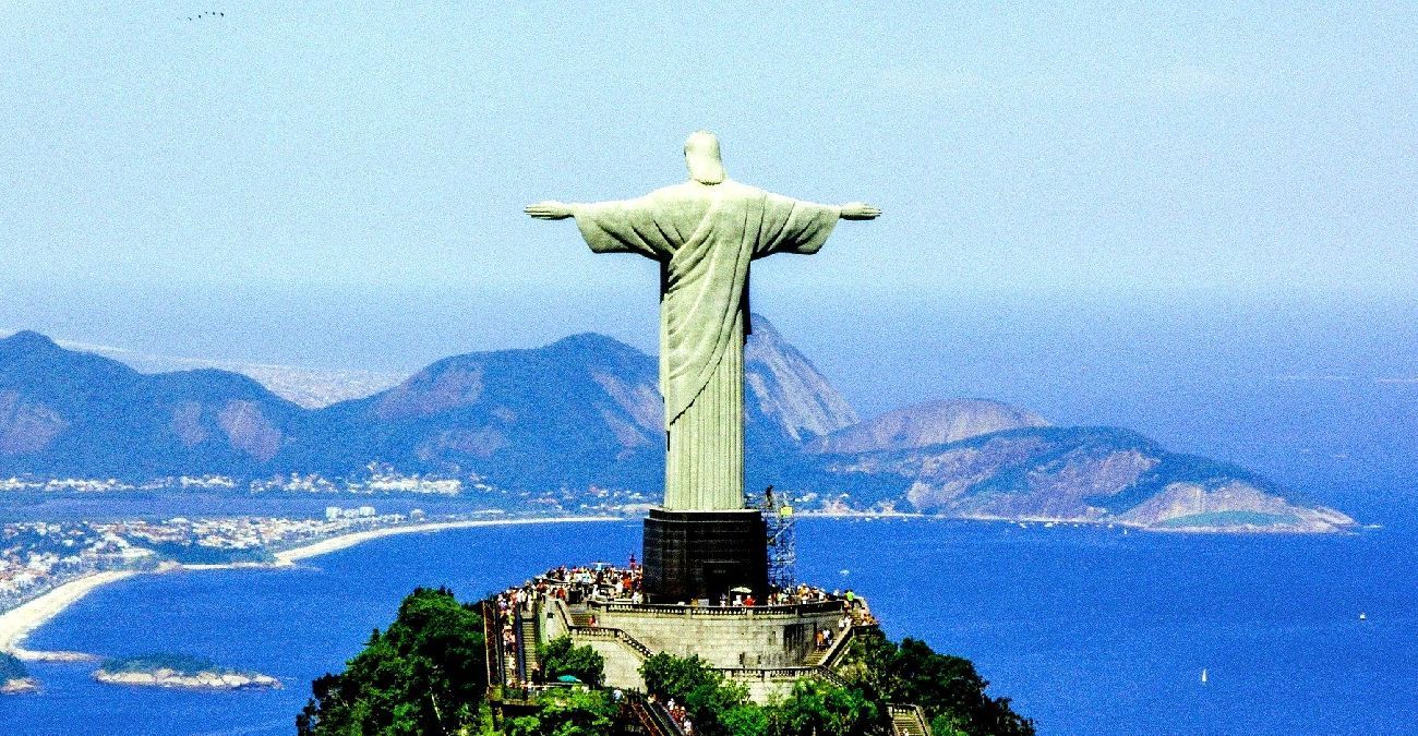 Θεϊκό κλικ: Περίμενε τρία ολόκληρα χρόνια για να αποθανατίσει τον Ιησού στο Ρίο ντε Τζανέιρο με το φεγγάρι αγκαλιά - Δείτε φωτογραφίες