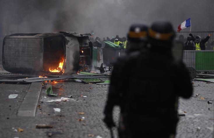 Περισσότερες από 100 συλλήψεις στο Παρίσι, δεκάδες οι τραυματίες 