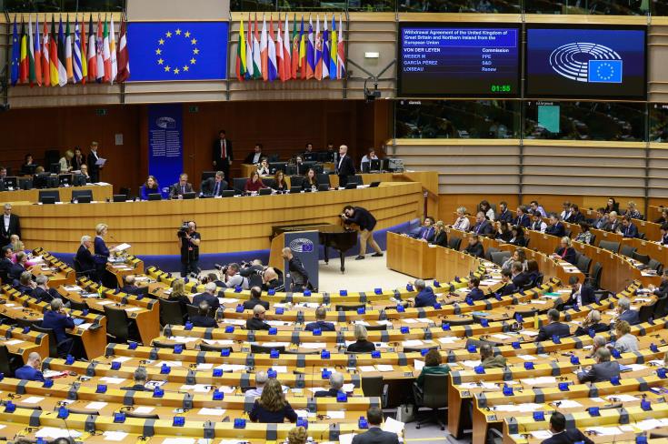 Με 621 ψήφους υπέρ, 49 κατά και 13 αποχές το ΕΚ υπερψήφισε τη Συμφωνία Αποχώρησης του ΗΒ από την ΕΕ