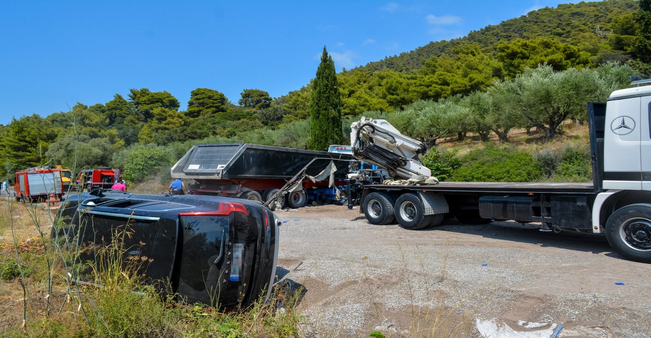 Πολύνεκρη τραγωδία στη Μεσσηνία: Σε κρίσιμη κατάσταση ο 19χρονος - Τοξικολογικές στον οδηγό της νταλίκας