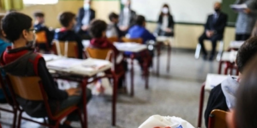 Μαθητές Δημοτικού στην Ελλάδα πλήρωσαν κρυφά το εισιτήριο συμμαθητή τους - Συγκινημένη η δασκάλα: «Τιμή μου που είμαι δασκάλα τους»
