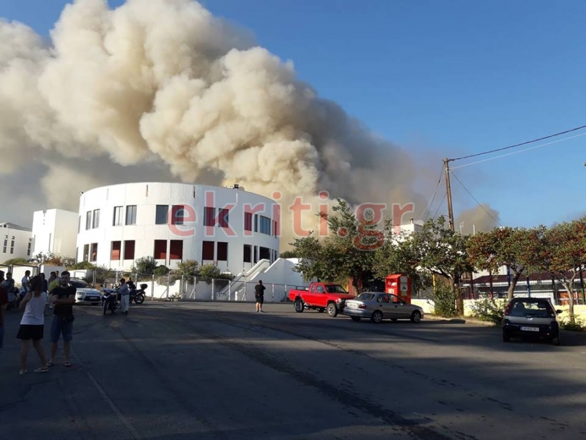 Μεγάλη φωτιά στο Πανεπιστήμιο Kρήτης - Οι καπνοί «έπνιξαν» περιοχή του Ηρακλείου