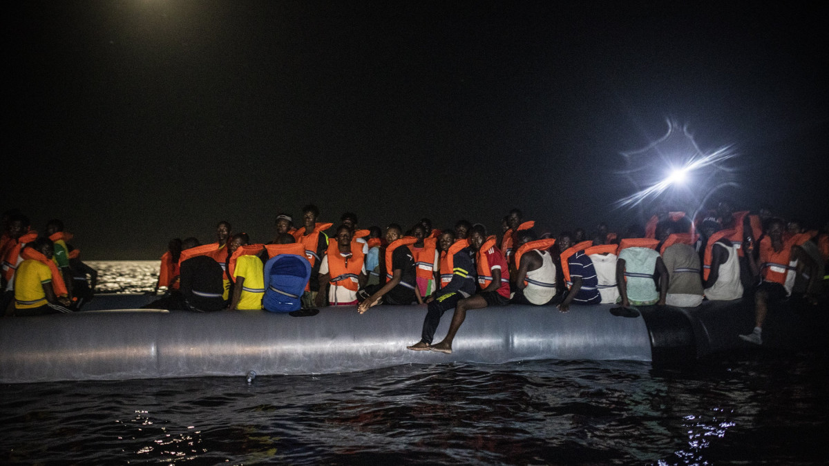Μάγχη: 4 νεκροί, ανάμεσα τους δύο παιδιά 5 και 8 ετών σε ναυάγιο σκάφους μεταναστών  