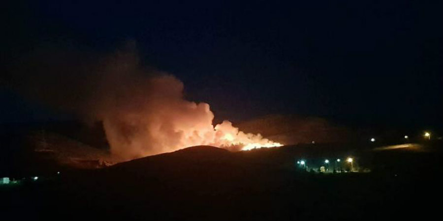 Πυρκαγιά μαίνεται στην επαρχία Πάφου σε απόβλητα
