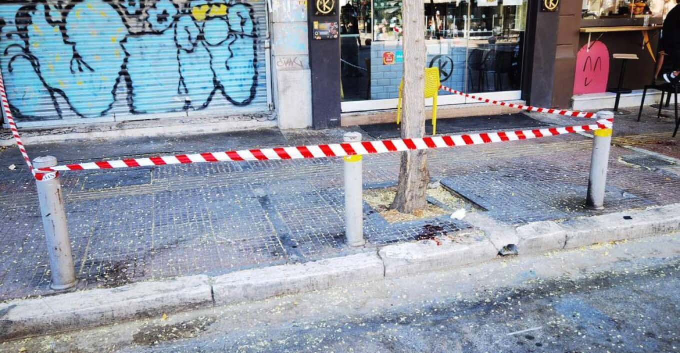 Ελλάδα: Αιματηρό επεισόδιο στην πλατεία Βικτωρίας – Ο πεθερός έβγαλε όπλο και χτύπησε με τη λαβή στο κεφάλι τον γαμπρό