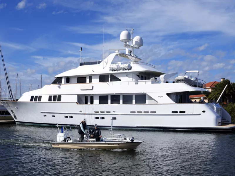 Ταξίδευε για μήνες με γιοτ για να συναντήσει Ρωσίδα που γνώρισε online και κατέληξε... στη φυλακή