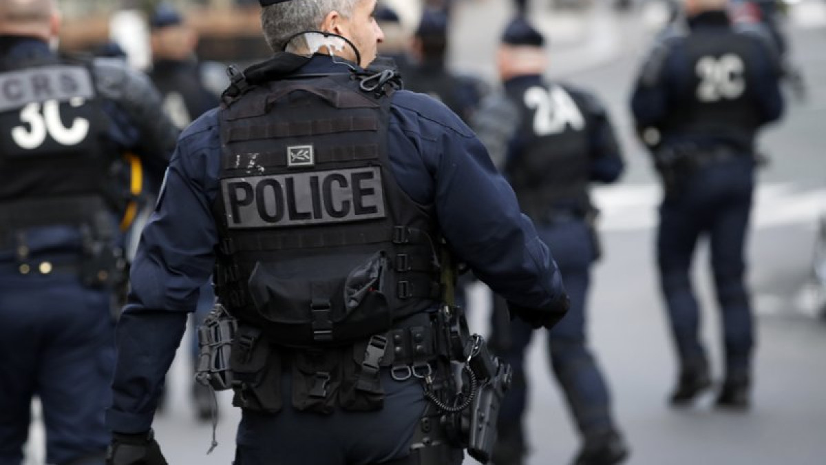 Γαλλία: Ένοπλος κρατά ομήρους μέσα σε τράπεζα