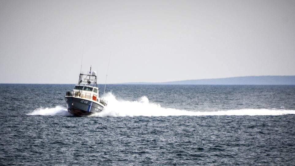 Θρίλερ στο Αιγαίο – Πυροβολισμοί σε καταδίωξη σκάφους που επέβαιναν κακοποιοί
