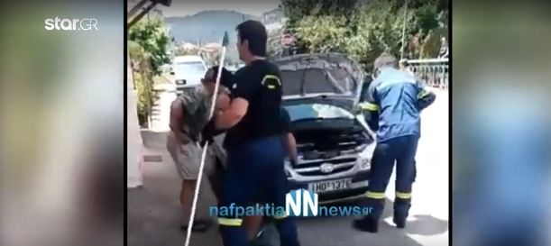 Φίδι αναστάτωσε ολόκληρη γειτονιά - Κουλουριάστηκε σε μηχανή αυτοκινήτου -VIDEO