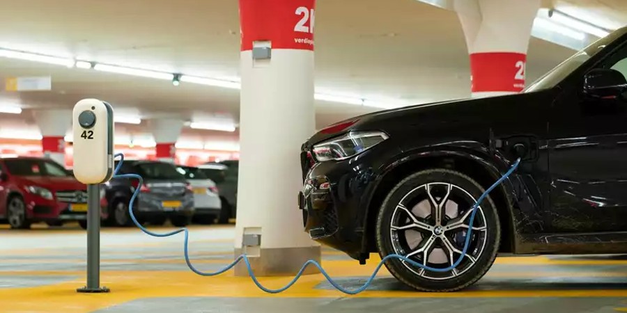 Ηλεκτρικά αυτοκίνητα: Έρχεται σύντομα και τεχνολογία φόρτισης χωρίς καλώδια - Απαραίτητη η αύξηση των σημείων