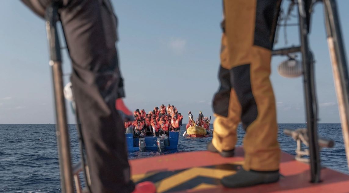 Το πλοίο-ασθενοφόρο Ocean Viking διασώζει 196 ανθρώπους ανοικτά της Λιβύης - Βίντεο