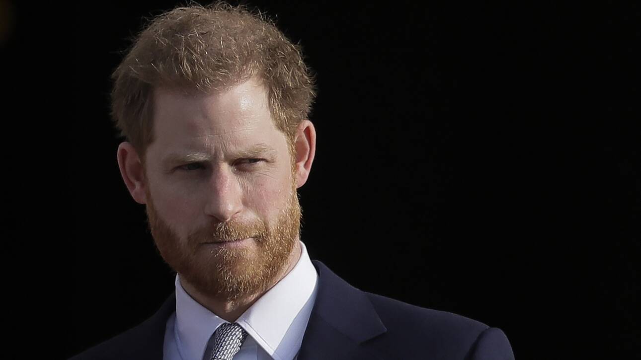 O πρίγκιπας Χάρι επέστρεψε στη Βρετανία για την κηδεία του παππού του