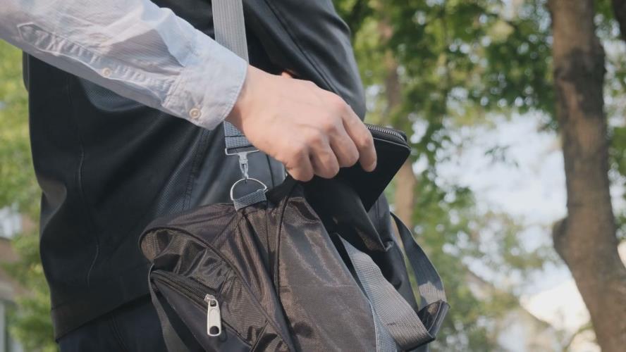 Επιτέθηκαν σε 20χρονο ενώ περπατούσε στη Λεμεσό - Του άρπαξαν την τσάντα 