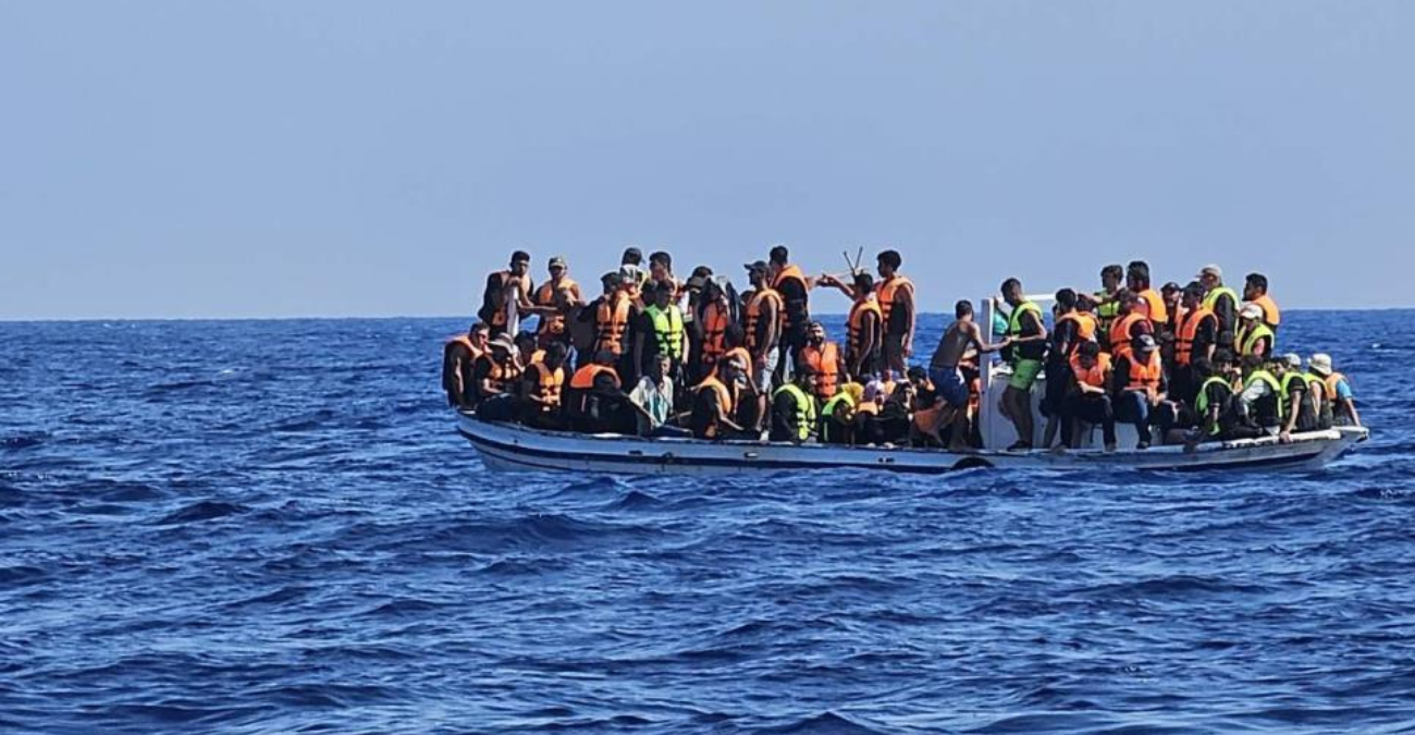 Νέα άφιξη μεταναστών: Πλοιάριο πλησιάζει Κυπριακά ύδατα - Ενεργοποιήθηκε επιχείρηση 