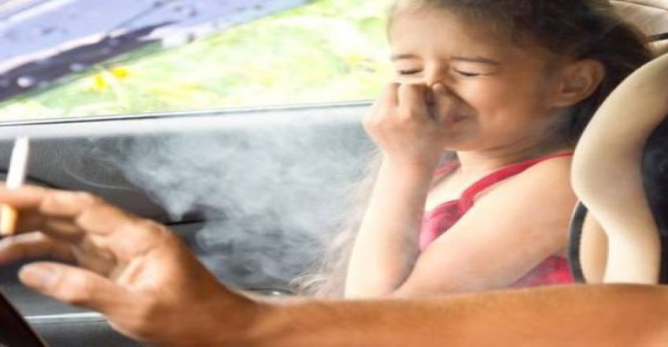 Επικίνδυνο για τα παιδιά το κάπνισμα ενηλίκων μέσα στα αυτοκίνητα