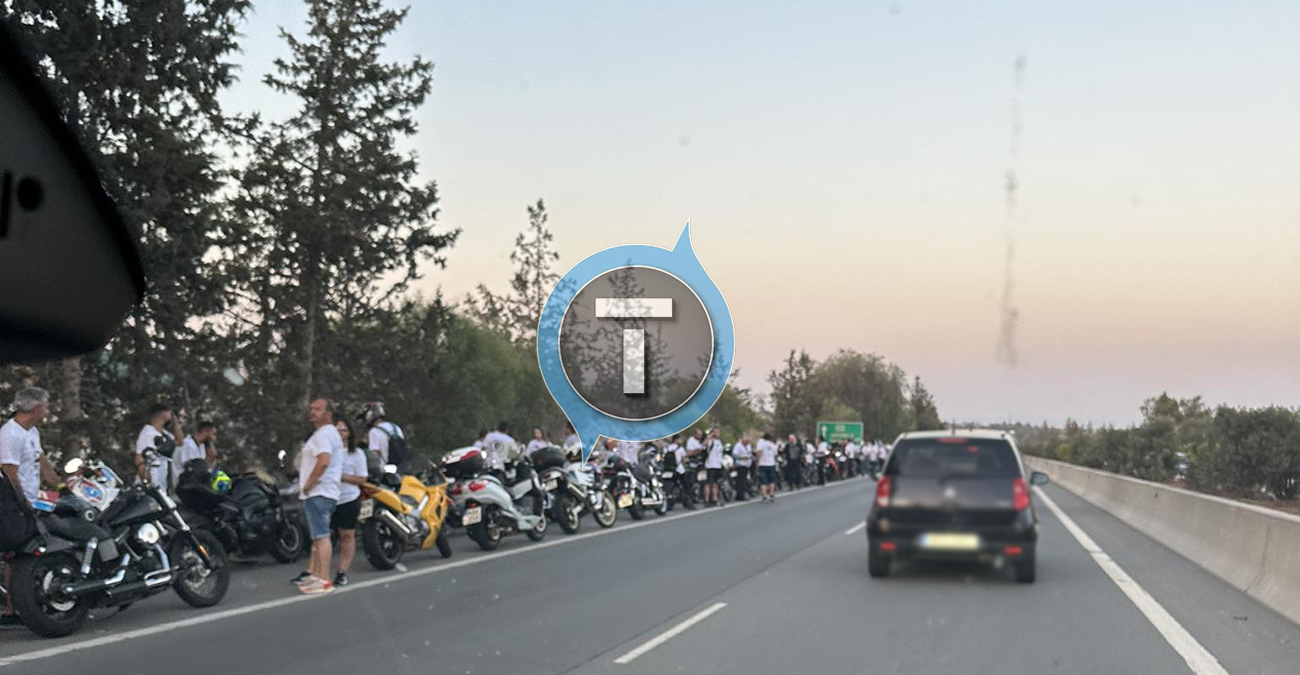 Στο οδόφραγμα της Δερύνειας οι μοτοσικλετιστές της Πρωτοβουλίας Μνήμης Ισαάκ-Σολωμού - Δείτε φωτογραφία 
