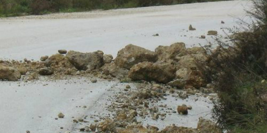Α/ΔΡΟΜΟΣ ΛΕΜΕΣΟΥ - ΠΑΦΟΥ: Κλειστή έξοδος λόγω κατολισθήσεων πετρών