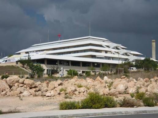 VIDEO- Χαριλάου για το ψυγείο-κοντέινερ στο Νοσοκομείο Πάφου: «Τηρεί όλες τις προδιαγραφές - Είναι καλά να ρωτούν προηγουμένως»
