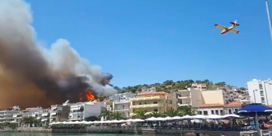 ΣΥΜΒΑΙΝΕΙ ΤΩΡΑ: Μεγάλη φωτιά κοντά σε σπίτια στην Ελλάδα - ΒΙΝΤΕΟ