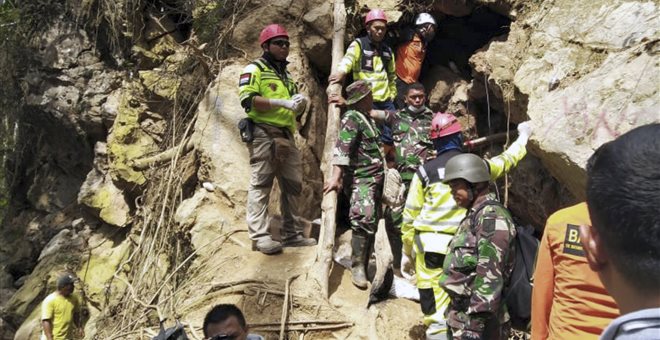Ινδονησία:'Εξι νεκροί και δεκάδες αγνοούμενοι από κατάρρευση σε χρυσωρυχείο 