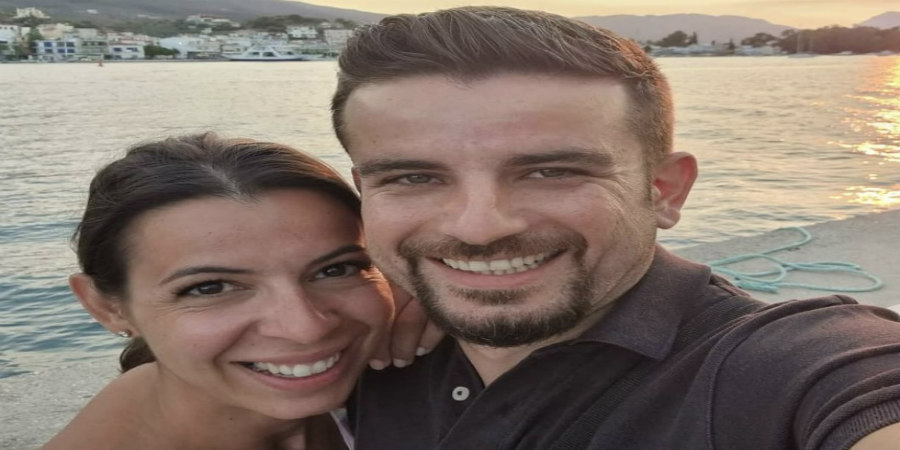 Χρίστος Χριστόφιας: Η δημόσια ερωτική εξομολόγηση στη σύζυγο του αγκαλιά στην παραλία