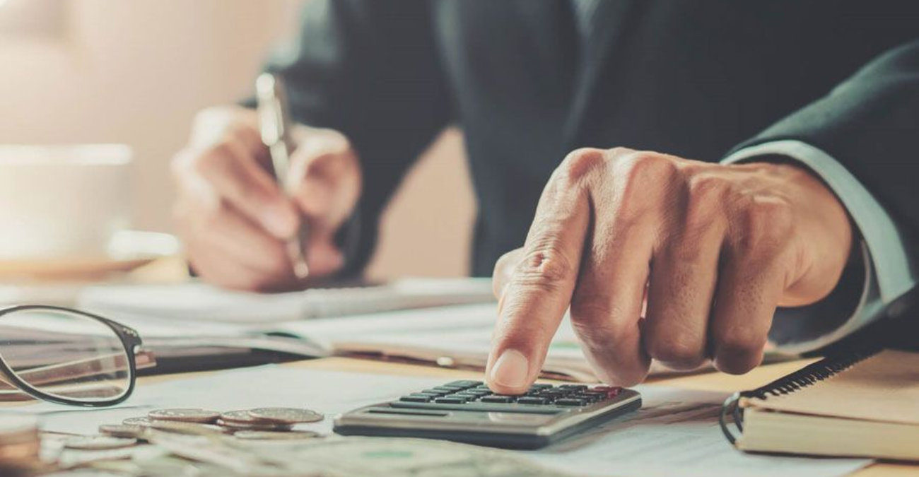 Φορολογική μεταρρύθμιση σε τεντωμένο σχοινί: Συμμαχία έκπληξη ΔΗΣΥ–ΔΗΚΟ! Ποιοι μένουν εκτός παιχνιδιού και γιατί αντιδρά το ΑΚΕΛ