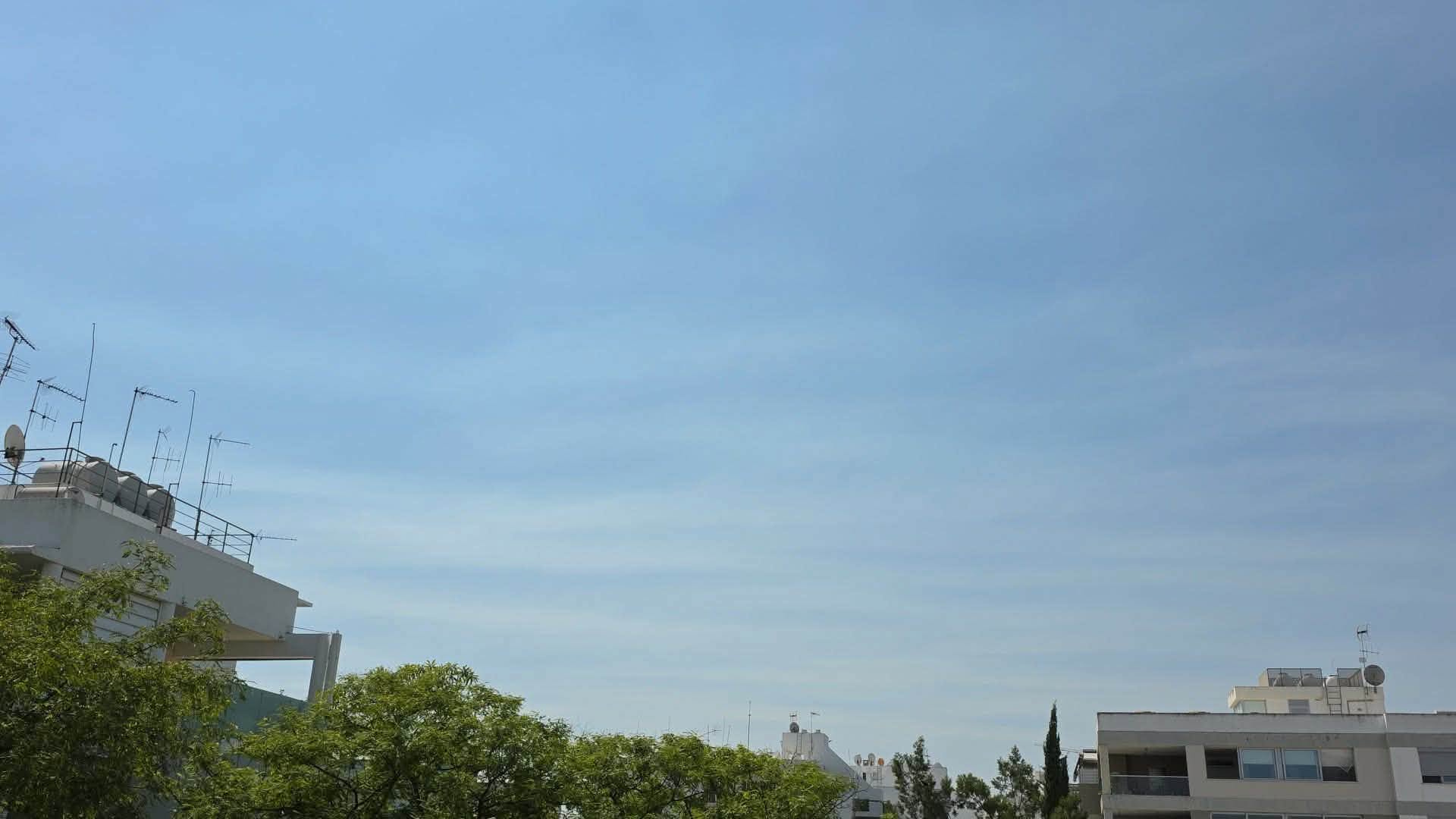 Ανησυχητικό θέαμα στον ουρανό της Κύπρου: Ορατοί οι καπνοί από τις μεγάλες φωτιές στην Τουρκία – Φωτογραφίες