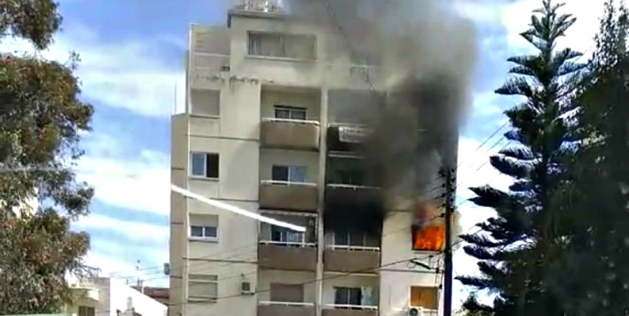 ΛΑΡΝΑΚΑ: 70χρονη κινδύνεψε από πυρκαγιά στο διαμέρισμα της- Από ηλεκτρική θερμάστρα ξεκίνησε η φωτιά