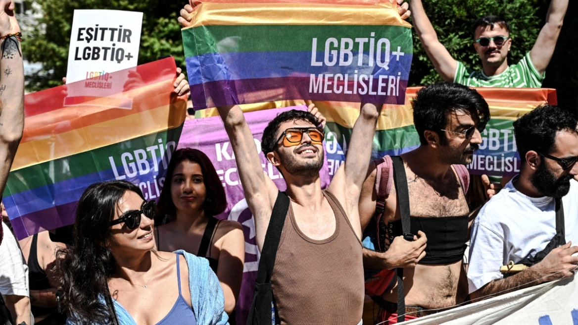 Νέο νομοσχέδιο στην Τουρκία για την προστασία του θεσμού της οικογένειας: Προβλέπει φυλάκιση για ΛΟΑΤΚΙ άτομα και ζευγάρια του ίδιου φύλου